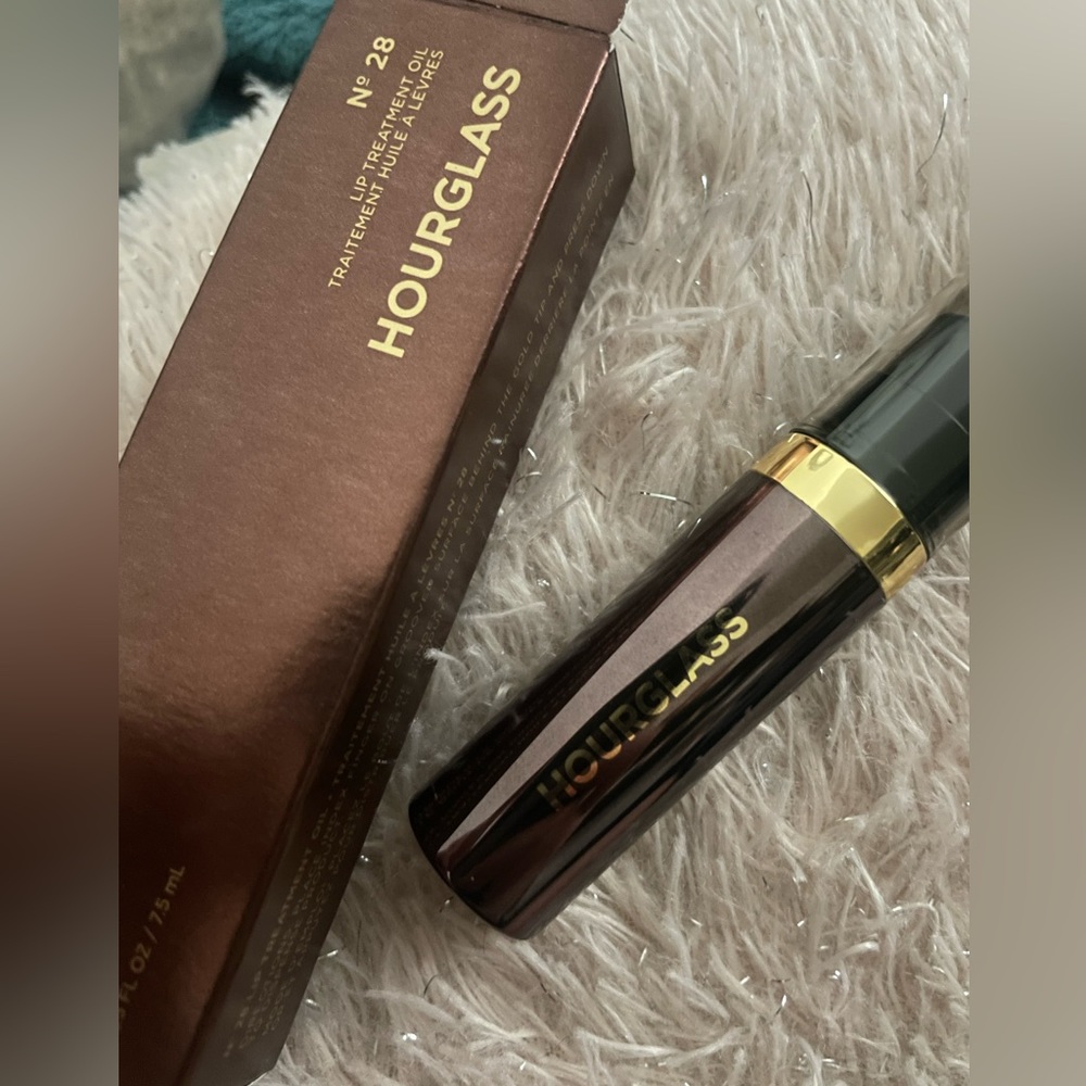 Hourglass lip treatment oil clear